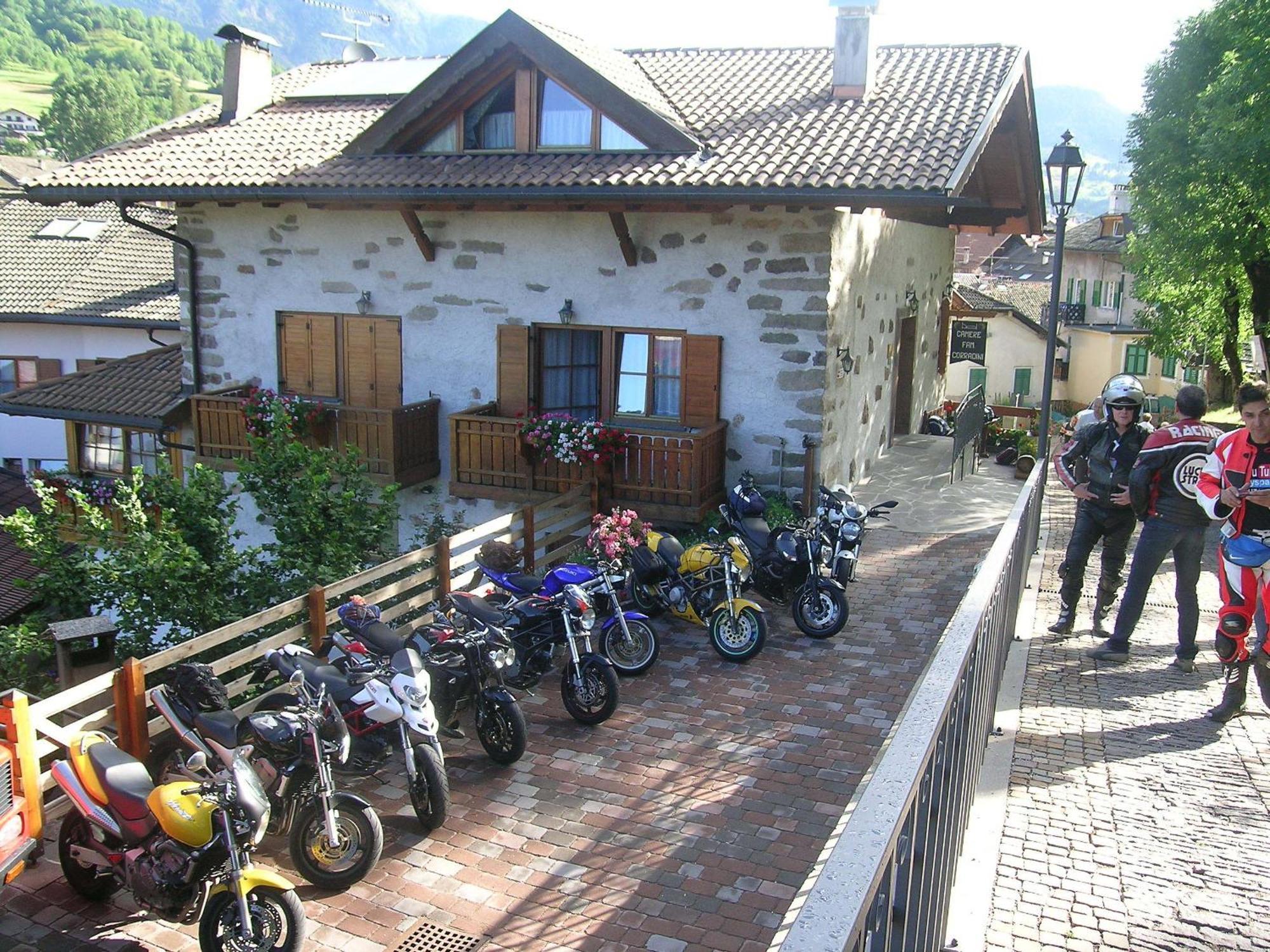 Bed and Breakfast B.& B. Corradini Кастелло-ди-Фьемме Экстерьер фото